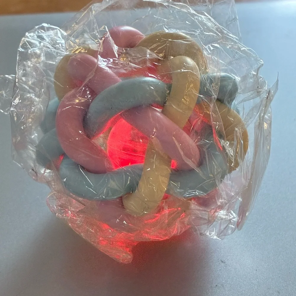 🩵 Pastel Interlocking Knot Ball Toy with Center Bell for Dogs and Cats